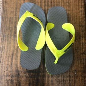 havaianas flip flops size 2y